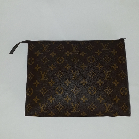 Louis Vuitton Toiletry Pouch - Picture 7 of 10